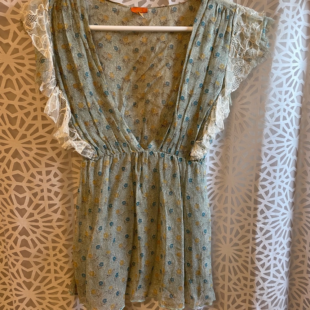 🎉SALE🎉 4 FOR $15! Sheer Anthropologie blouse with Raw edged lace sleeve